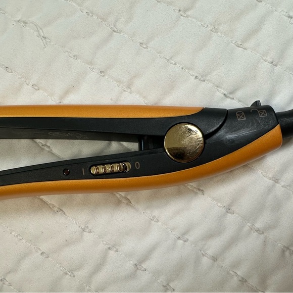 Lunata Vibrant Orange Hair Straightener On and Off Switch - Picture 4 of 12